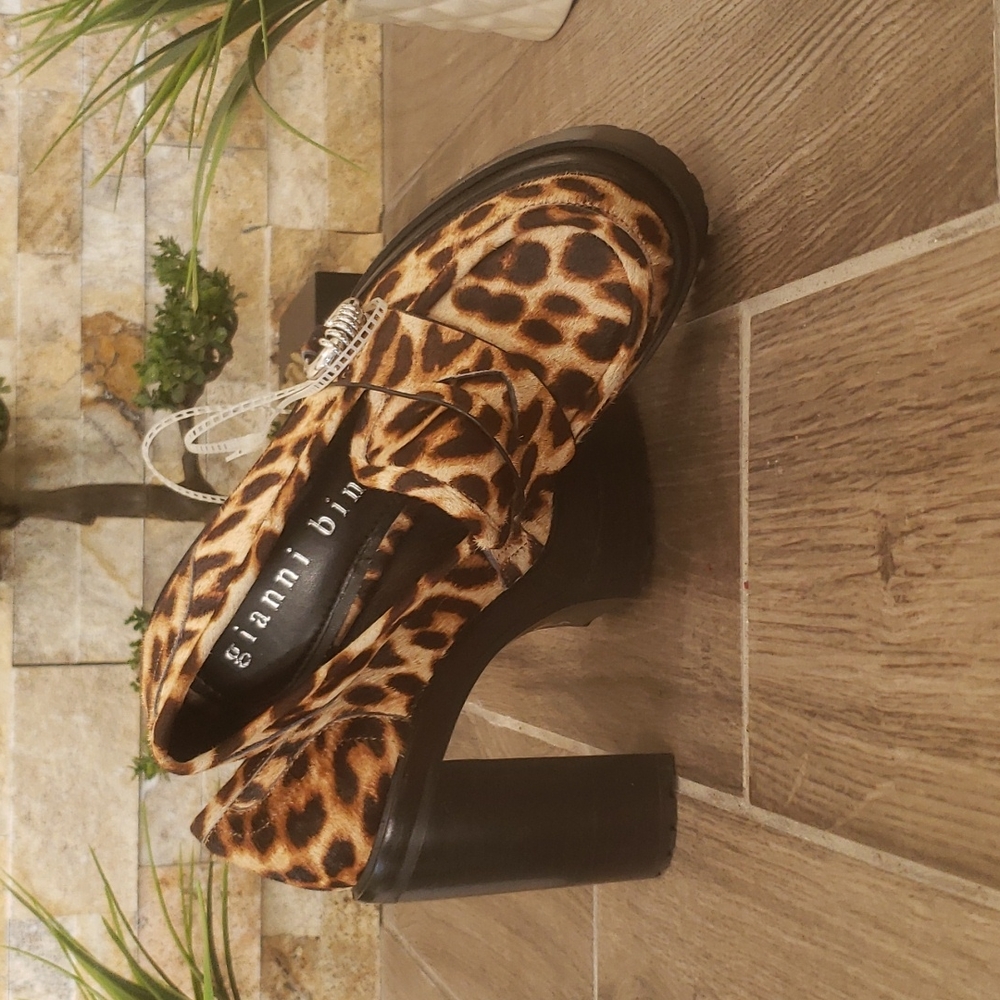 Women's shoes